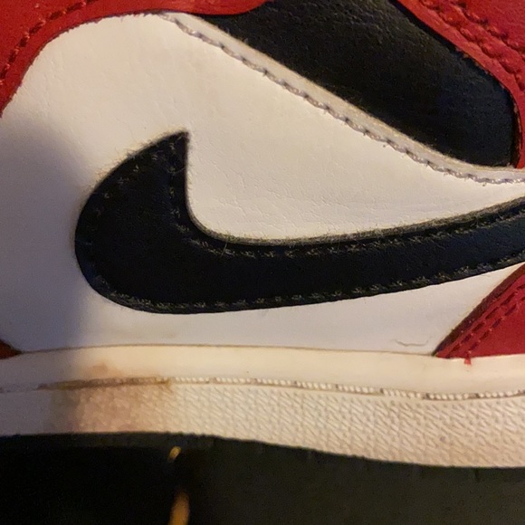 Jordan Retro 1s Chicago Bulls 🥵🥵🥵🥶 - Picture 3 of 5